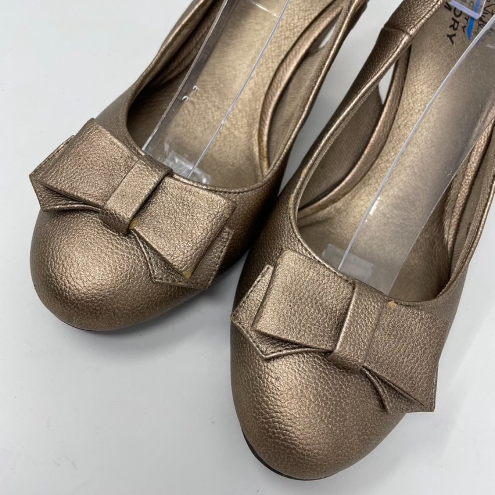 Life Stride Womens Antique Gold Faux Leather Sling Back Heel Sandal Size 7.5